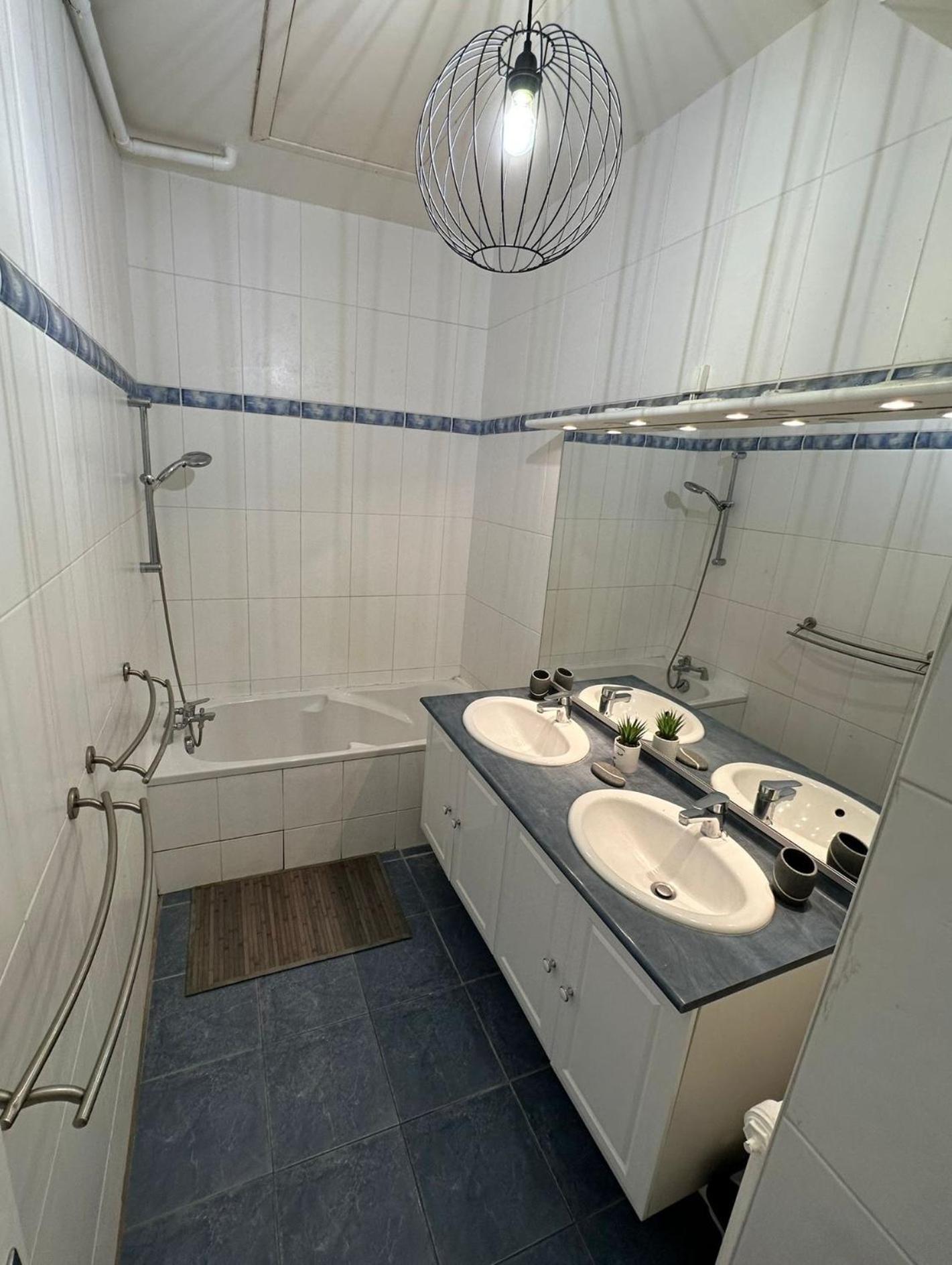 Maison De Ville Plein Centre, 3 Etoiles, A 200M De La Plage, Parking Prive, Wifi Royan Bagian luar foto